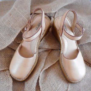 Born Leather 3" Wedge Clog New Never Worn Camel